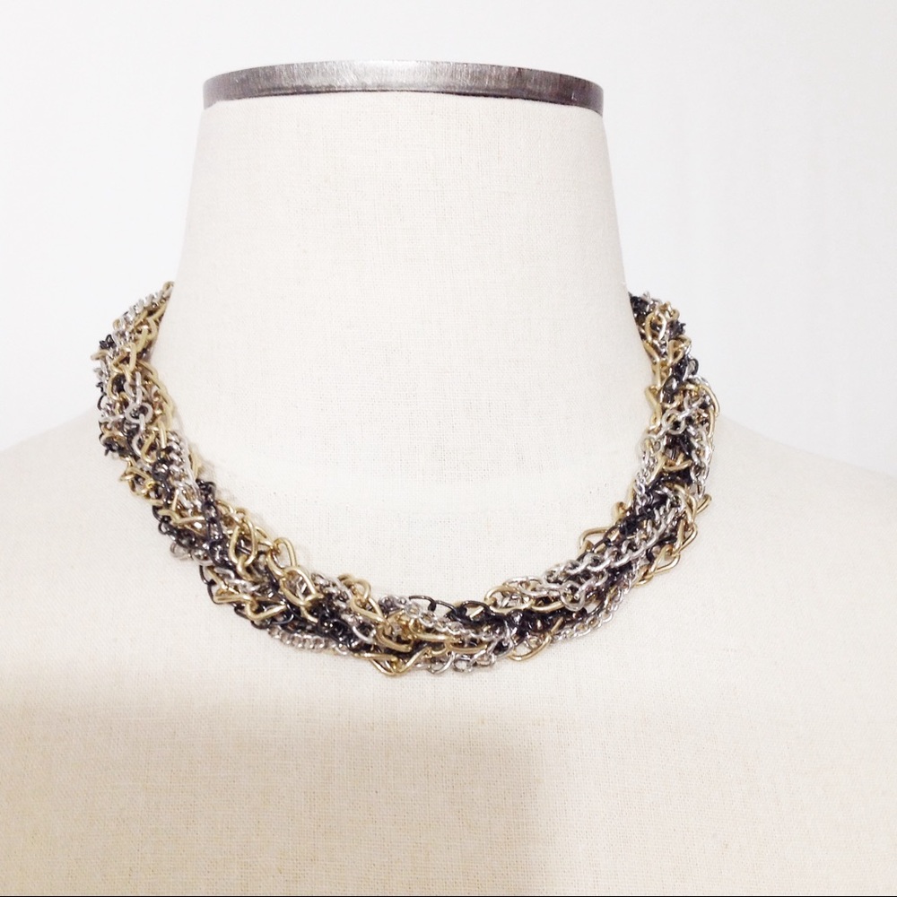 Tricolor chain choker necklace.